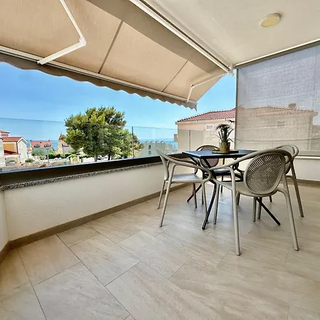 Fiori Boutique Apartment Promajna