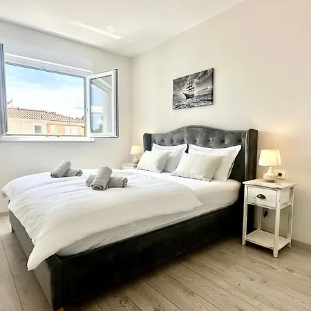 Fiori Boutique Apartment Promajna